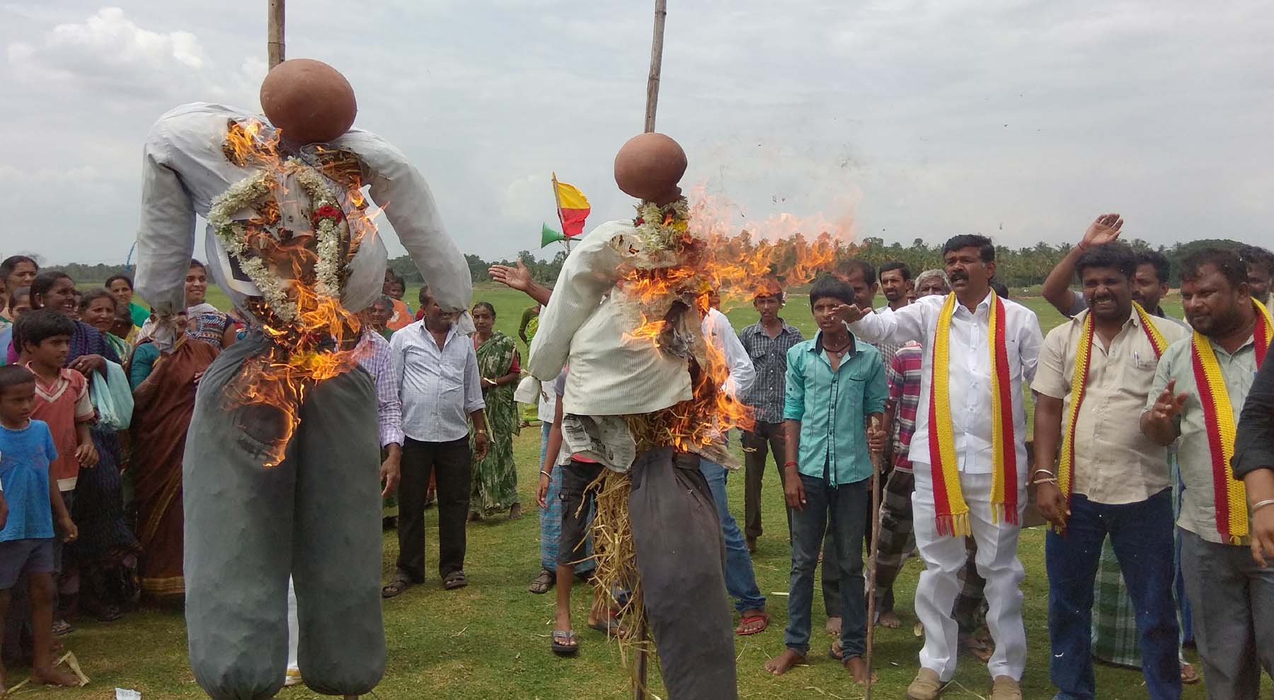 24ನೆ ದಿನಕ್ಕೆ ಕಾಲಿಟ್ಟ ಧರಣಿ: ಸಿಎಂ, ಸಚಿವರ ಪ್ರತಿಕೃತಿ ದಹನ